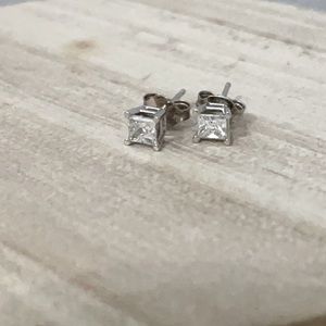 diamond stud earrings